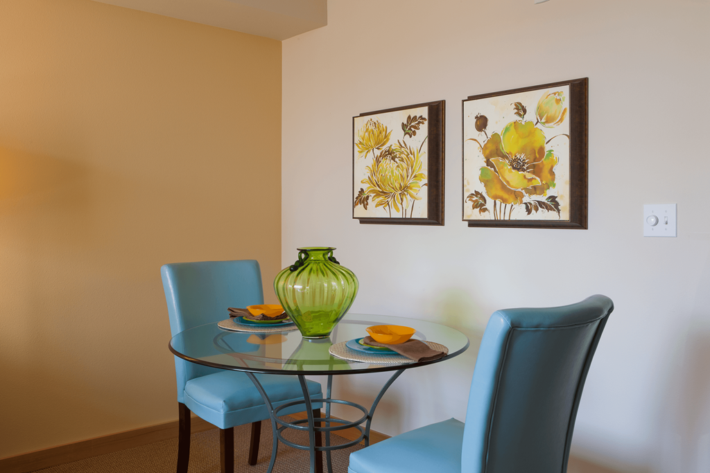 Gray's Landing staged unit dining room