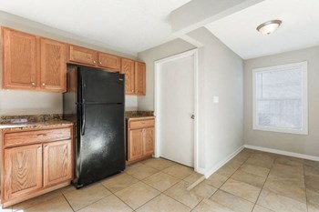 2705 Victoria Dr 3 Beds House for Rent - Photo Gallery 12