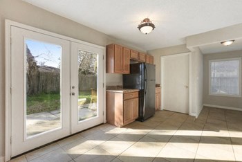 2705 Victoria Dr 3 Beds House for Rent - Photo Gallery 8