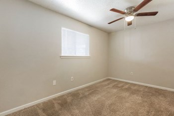 2705 Victoria Dr 3 Beds House for Rent - Photo Gallery 14