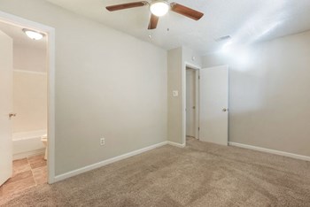 2705 Victoria Dr 3 Beds House for Rent - Photo Gallery 16