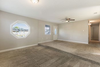 2705 Victoria Dr 3 Beds House for Rent - Photo Gallery 4