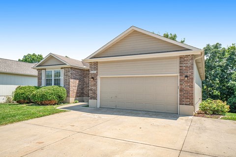 1309 Sw Graystone Cir 4 Beds Apartment for Rent