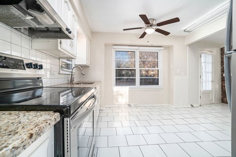 5428 W 102Nd St 4 Beds Apartment for Rent