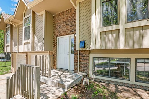 4630 OTTAWA ST 3 Beds Apartment for Rent