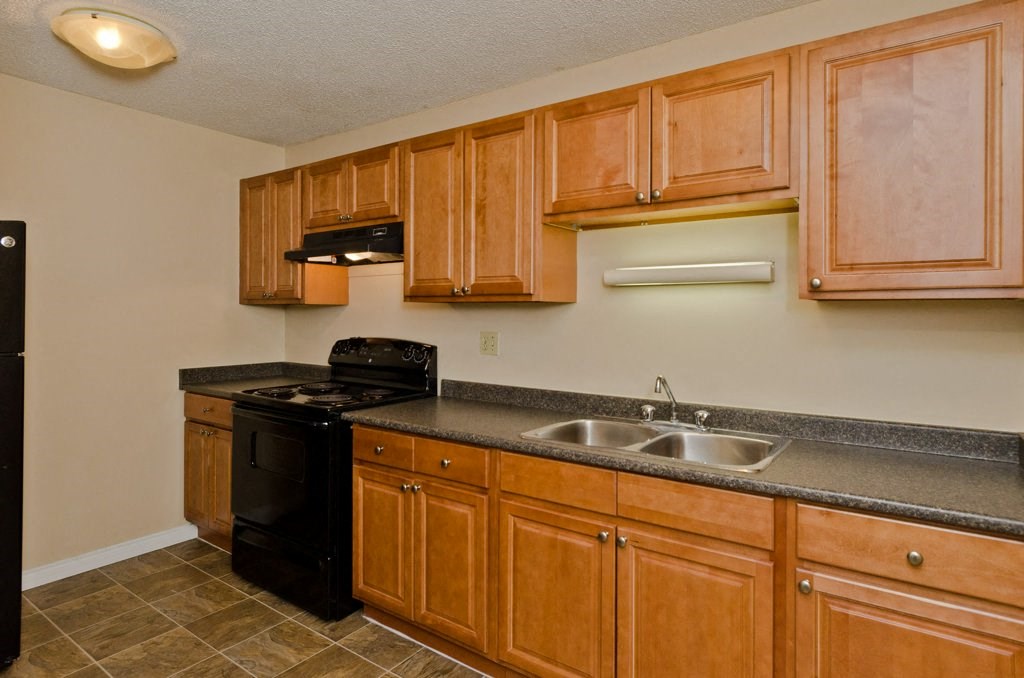 Spacious kitchen counterspace