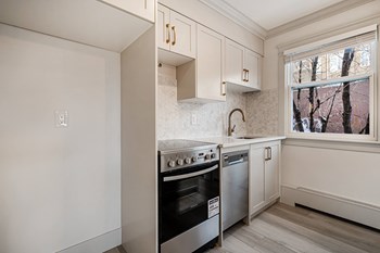 1819 14 Street SW Studio-2 Beds Apartment for Rent - Photo Gallery 3