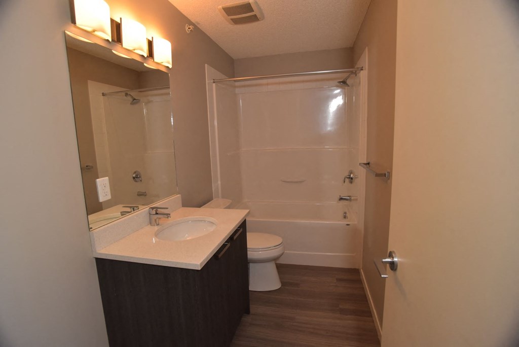 Inglewood 1410 Residential rental apartments four pce bath