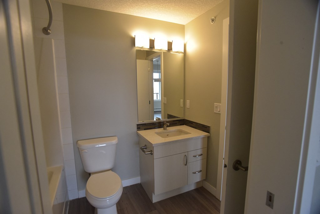 Aqua Residential rental apartments 4 pce bath