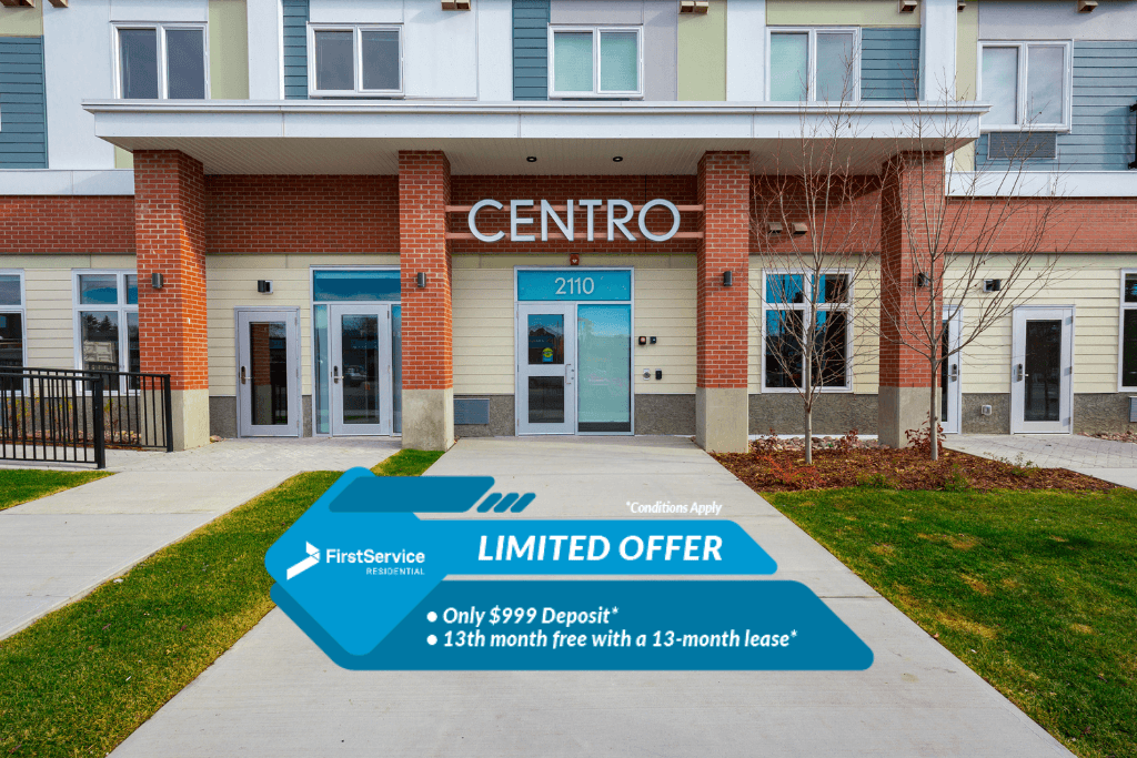 A building with a sign that says "CENTRO" on it.