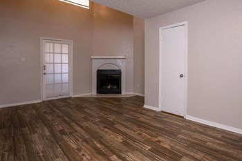 living area - Photo Gallery 2