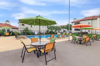 Poolside deck - Photo Gallery 14