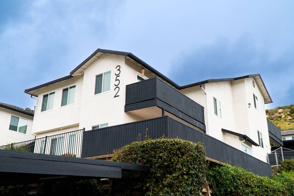 the building where the motel is located