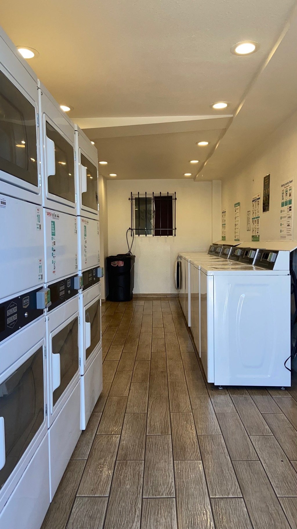 a laundry room with washes and dryers and a wood floor at Villa Quixote Apartments, California