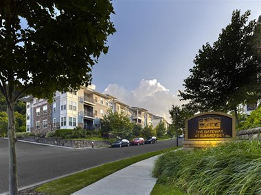 1876 Parkview Boulevard 1-2 Beds Apartment for Rent - Photo Gallery 1