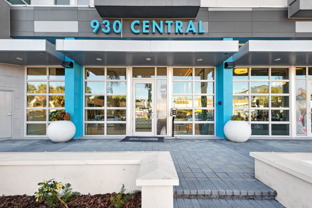 the entrance to the 930 central office building