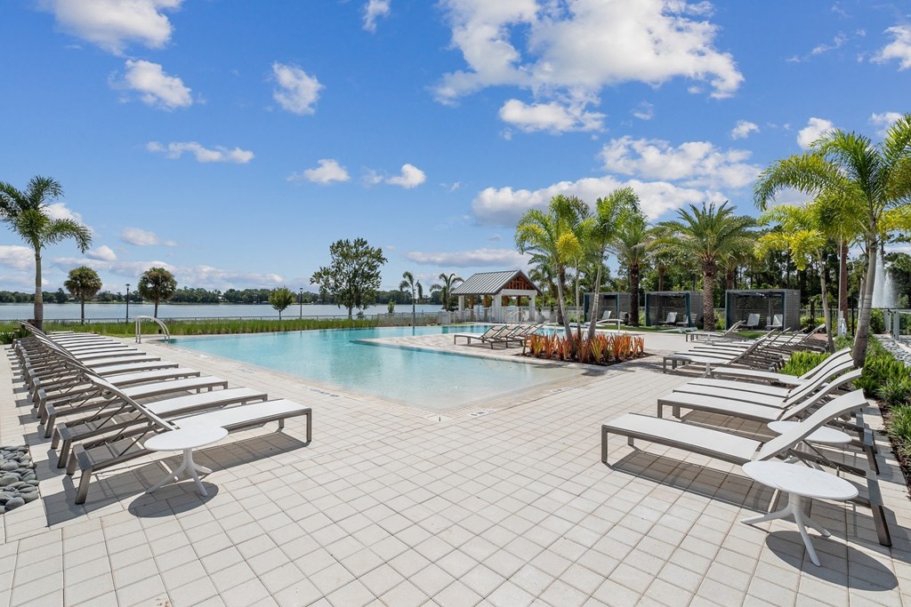 the pool at the resort at longboat key club