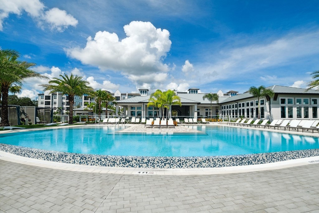 the pool at the resort at longboat key club