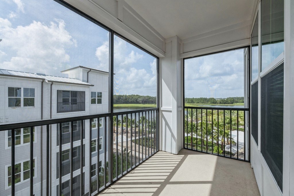 Every apartment homes includes a screened in patio with options for beautiful lake, pool and nature preserve views that will feel like your home is a secluded escape from it all but close to everything Jacksonville has to offer. Located just minutes from I95 & I295. This location is centrally located for access to shopping, dining, entertainment and major employers.