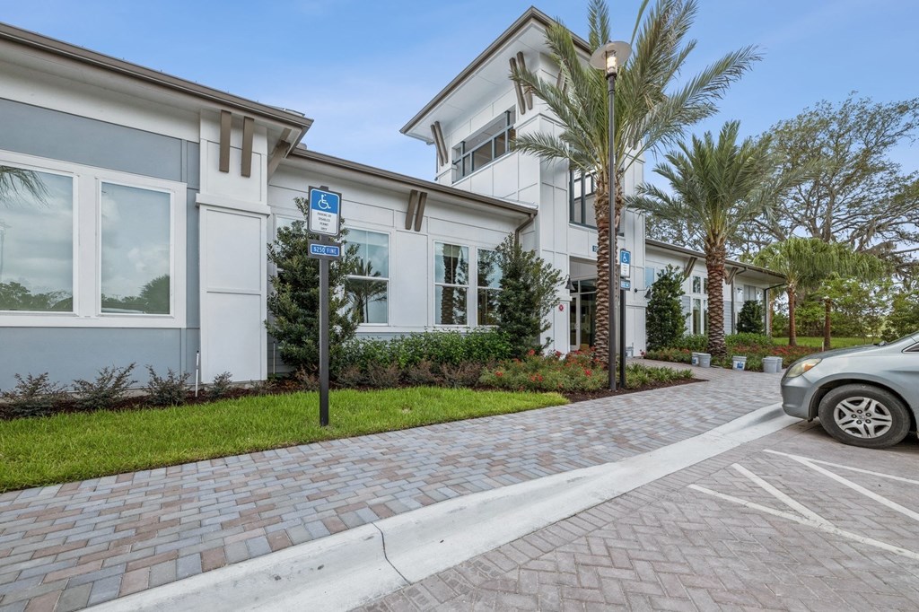 Bainbridge Avenues Walk offers your professional leasing experts that cannot wait to make Bainbridge Avenues Walk your new home. 1, 2 & 3 bedroom apartment homes are brand new and ready for immediate occupancy!