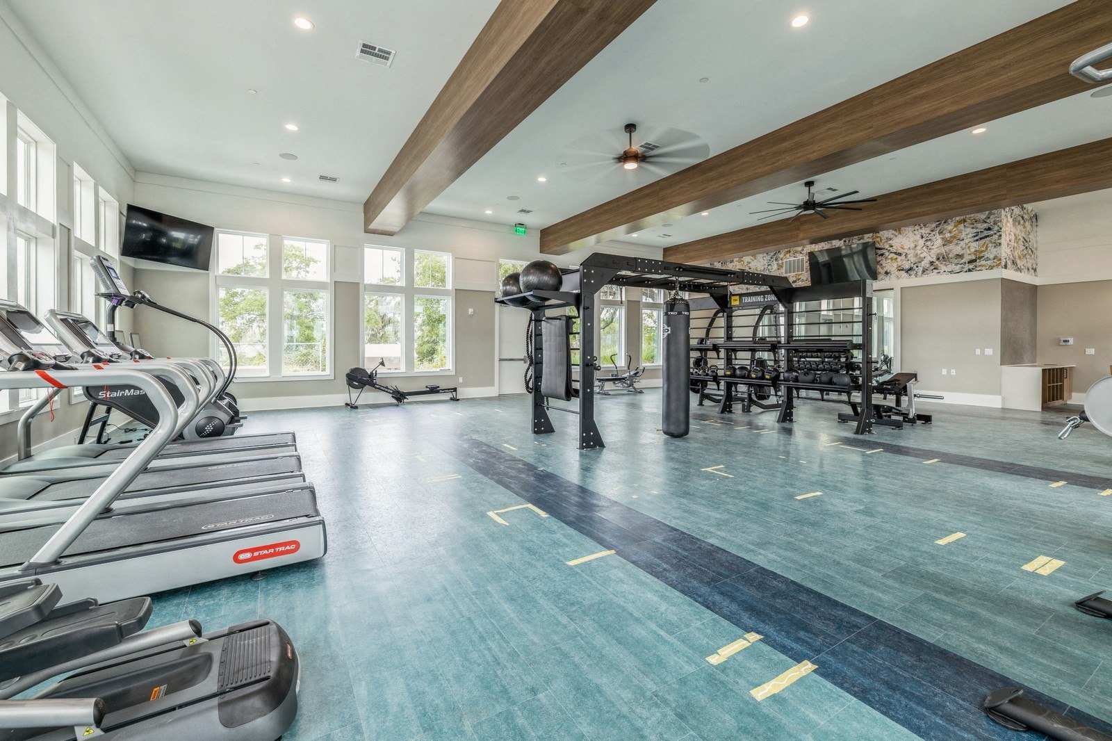 the gym at the estates apartments