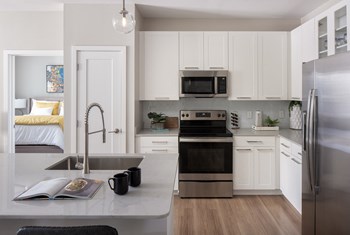 Bainbridge Aviation Crossing Model Apartment - Photo Gallery 2