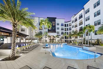 320 Central Avenue Studio-3 Beds Apartment for Rent - Photo Gallery 4