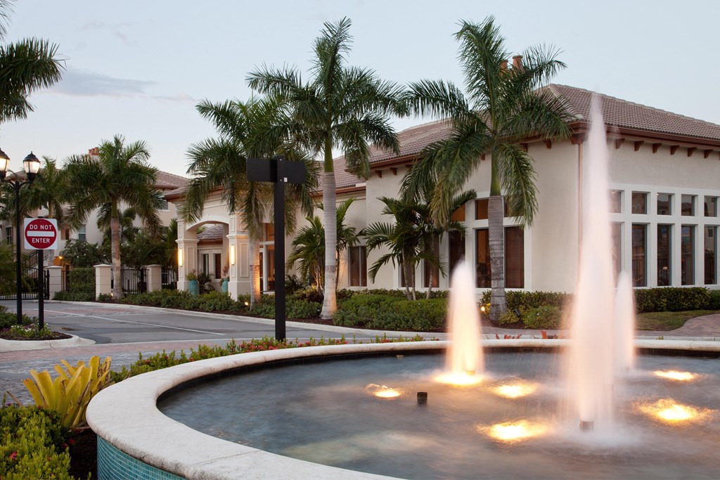 Outdoor fountain with lighting