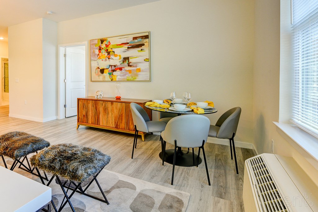 Dining Area at Solo at North Bergen, North Bergen, NJ