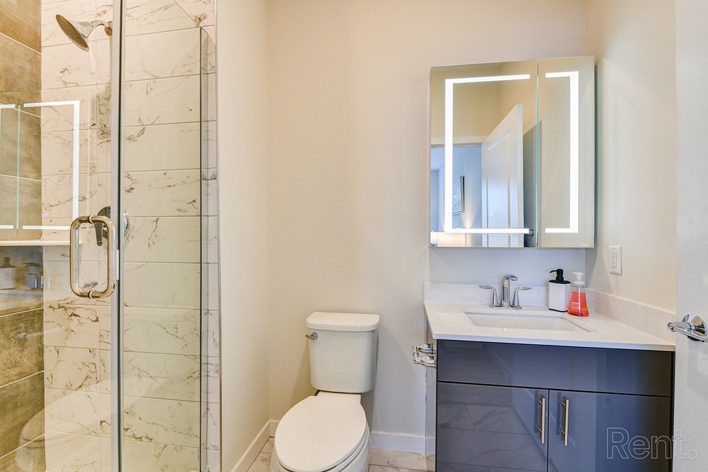 Luxurious Bathroom at Solo at North Bergen, North Bergen, New Jersey