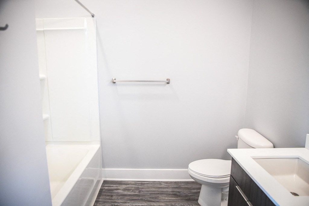 Oval Tub at Novi Flats, Concord, 28025