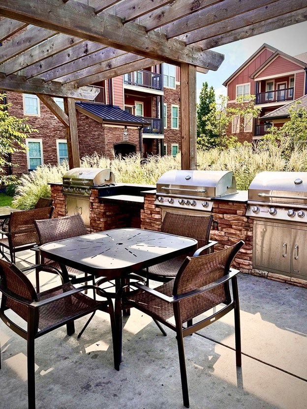 Outdoor Dining Area at Overall Creek, Murfreesboro, TN, 37128