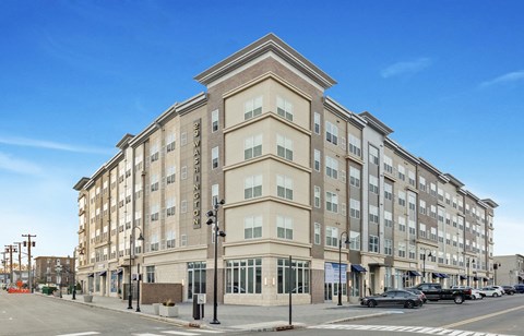 Beautiful building with amenities, parking and rooftop