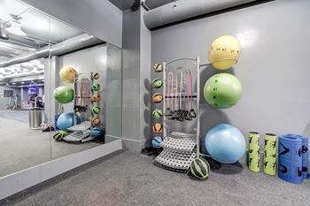 Work From Home Apartments in National Landing VA for Rent