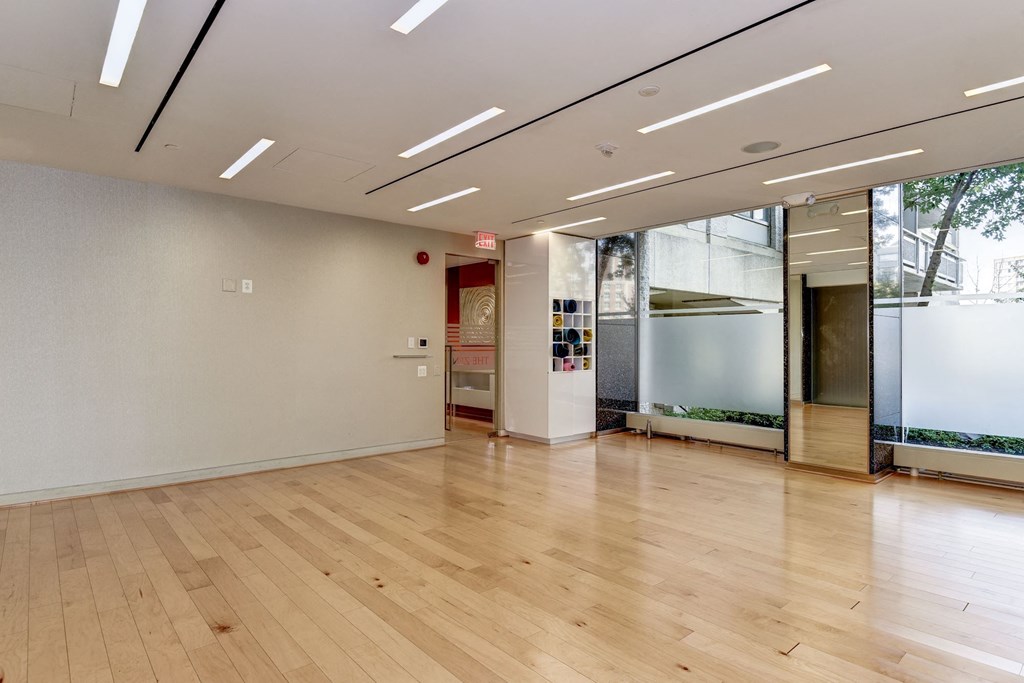 Spacious apartment rentals in Crystal City Arlington Virginia