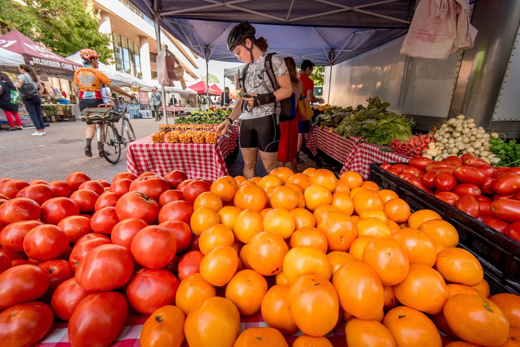 Close proximity to farmer's markets