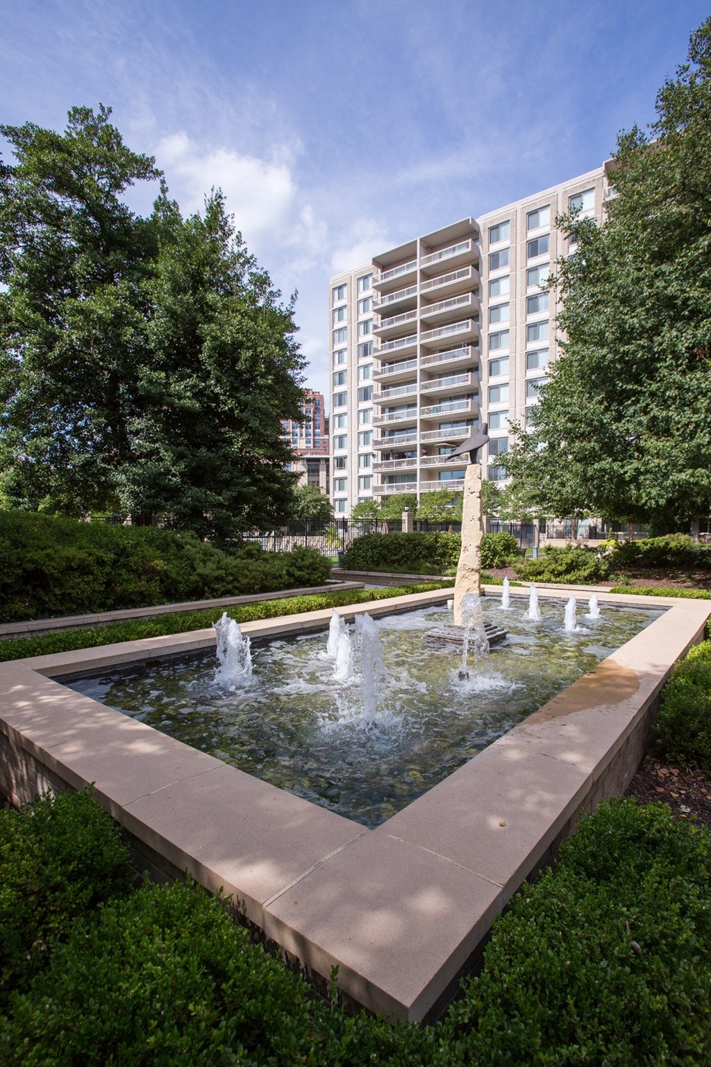 Spacious Apartment Rentals in Crystal City Arlington VA