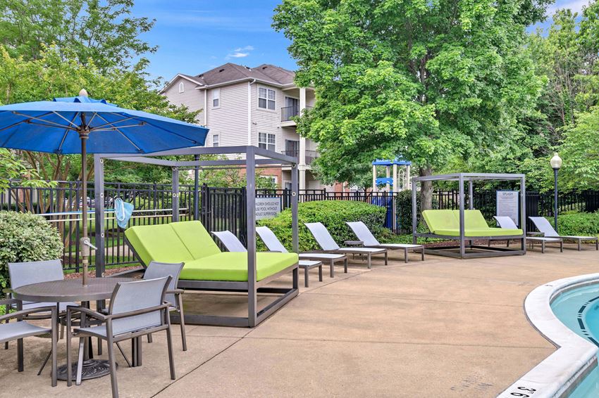 Resort style pool with sundeck Apartments Annapolis MD for rent