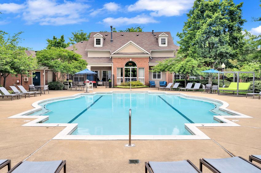 Resort style pool with sundeck Best Annapolis MD apartments for rent