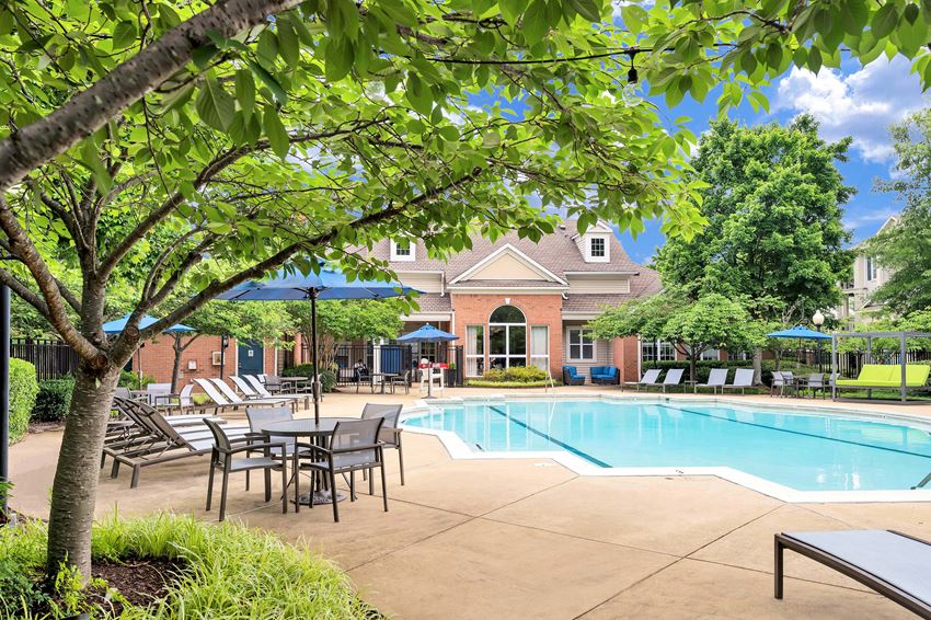 Resort style pool with sundeck Apartments Annapolis MD for rent