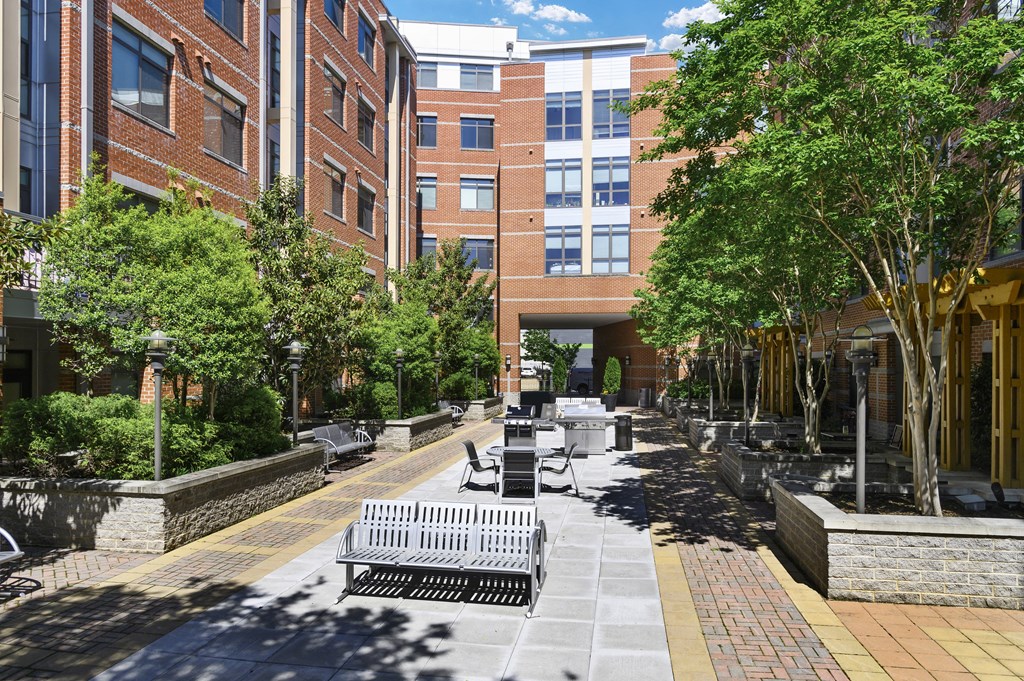 Spacious apartment rentals in Crystal City Arlington Virginia