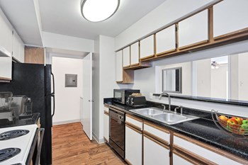 Kitchens with plenty of storage Woodbridge military apartments - Photo Gallery 2