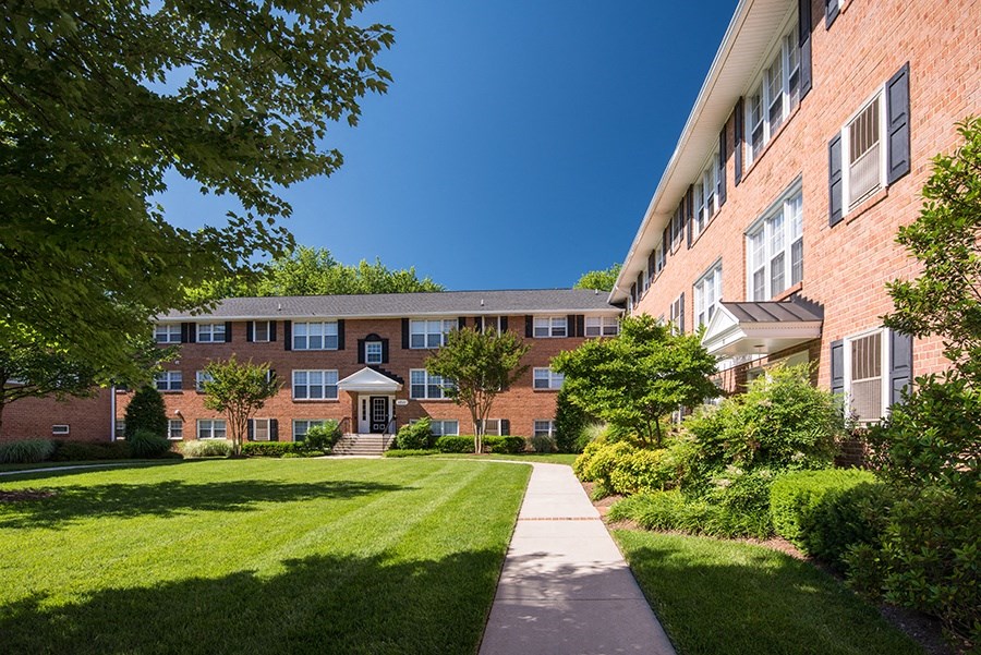 Nice Apartment Rentals in National Landing Arlington VA