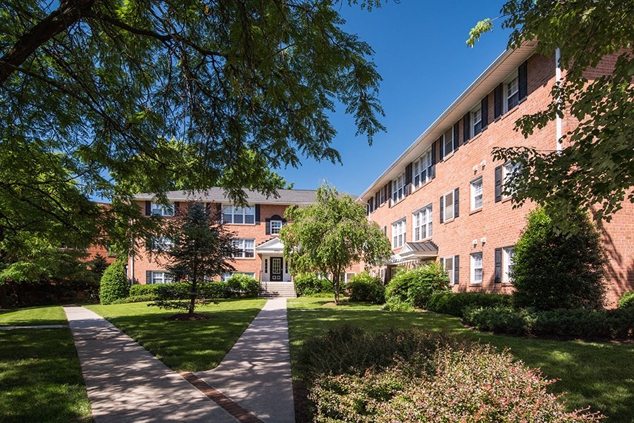 Luxury Apartment Rentals in National Landing Arlington VA