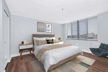 Large bedrooms with storage space Luxury apartments in Crystal City - Photo Gallery 6