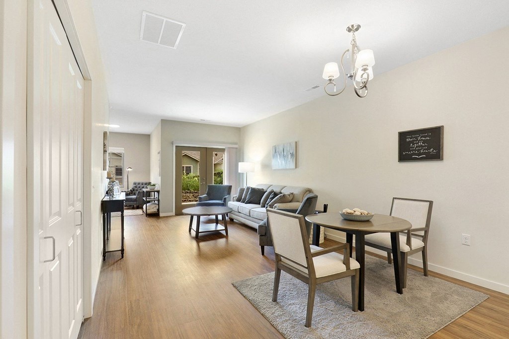 the preserve at ballantyne commons apartments living room and dining room