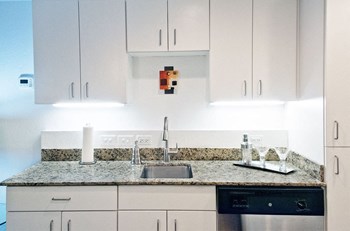 Granite Countertop Kitchen Granite Countertop Kitchen at The Palms on Main, Columbia, 29201 - Photo Gallery 6