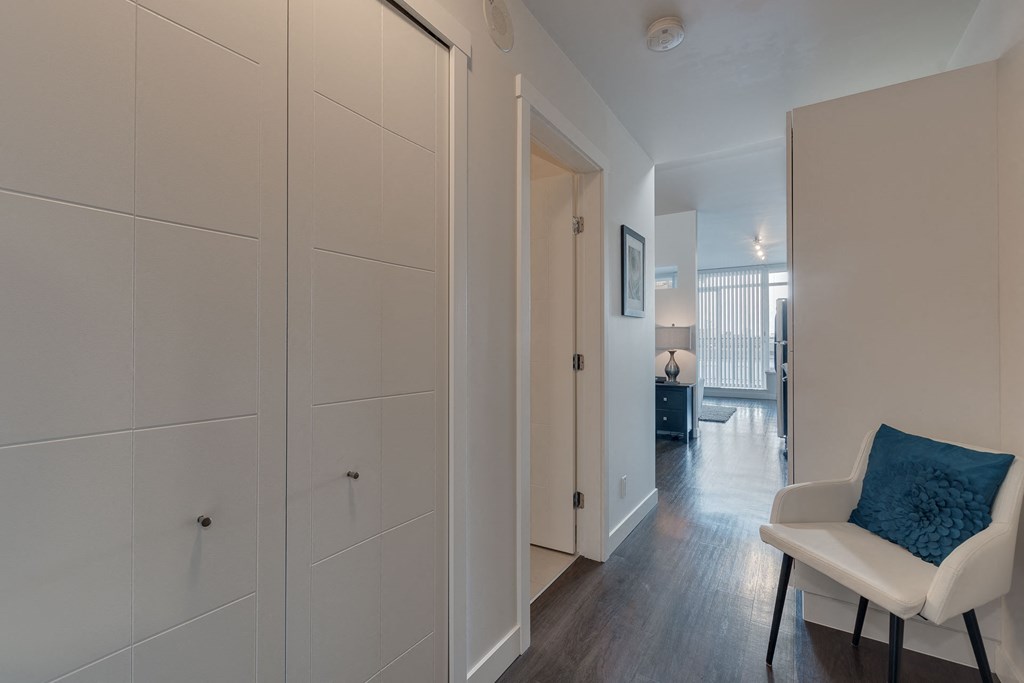 A3 (Furnished Studio) - entryway