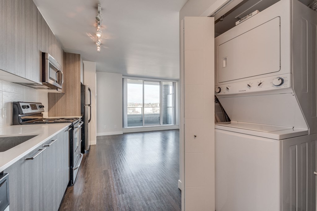 B4 (1 Bed) - washer/dryer