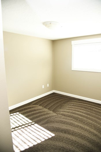 Beige Carpet In Bedroom at Railhead Apartments, Spokane - Photo Gallery 23